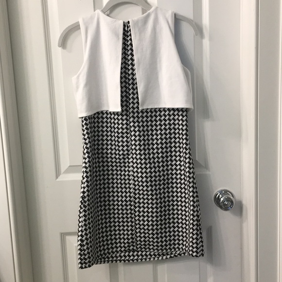 A black and white dress - Picture 3 of 3